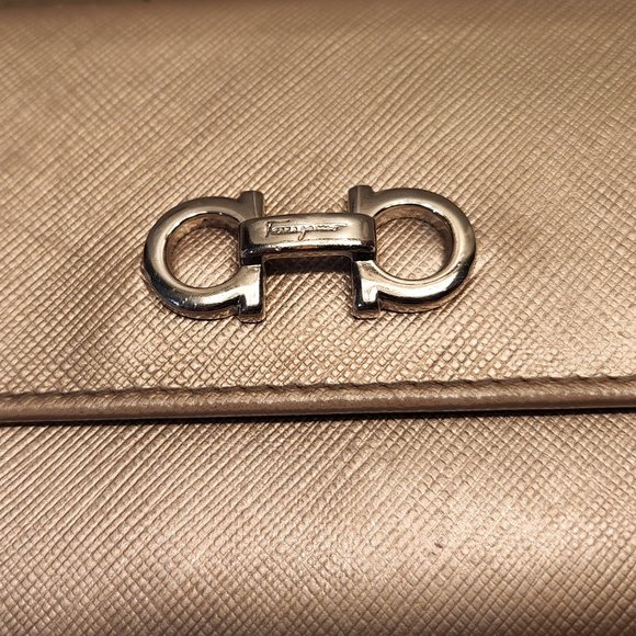 Salvator Ferragamo Gold Continental Wallet - Picture 3 of 7